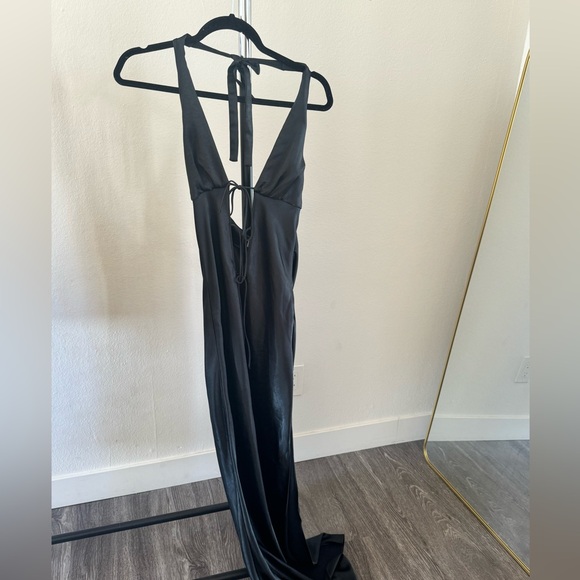 Oh Polly Alessandra halter neck fishtail maxi dress - Picture 4 of 8